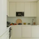 2bdr With Balcony By Lovelystay