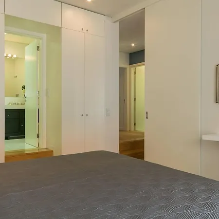 Appartement 2bdr With Balcony By Lovelystay