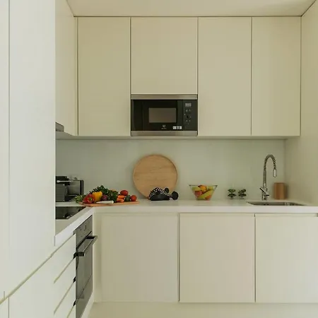 2bdr With Balcony By Lovelystay