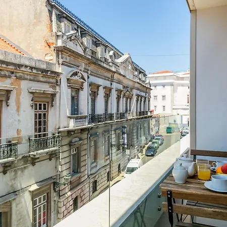 2bdr With Balcony By Lovelystay شقة Lisboa