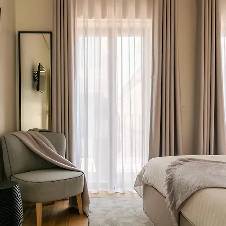 2bdr With Balcony By Lovelystay